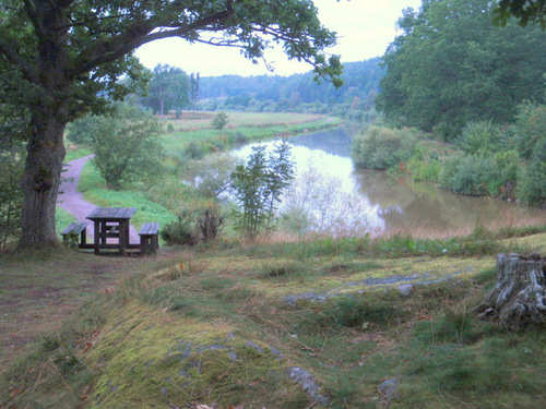 A little picnic area above the canal.